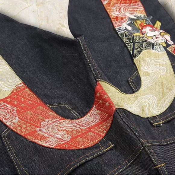 Evisu Embroidered Dark Blue Jeans - Picture 5 of 13
